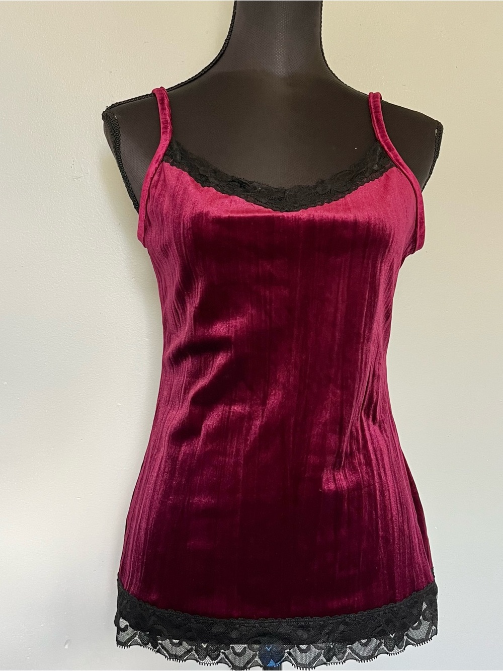 No boundaries burgundy velvet tank top with lace trim